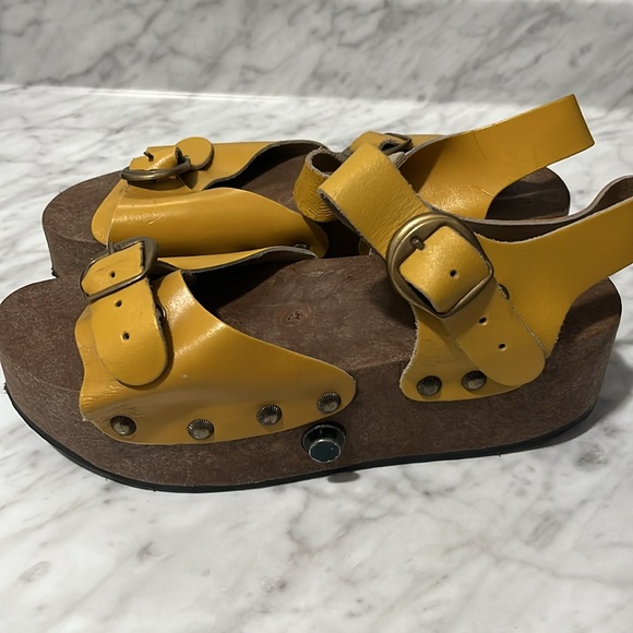 Vintage Omnia’C pop out Convertible Sandals Roller Skates Italy mustard yellow - Picture 3 of 6